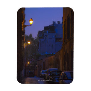 Imán Calle en la noche en Roma, Italia