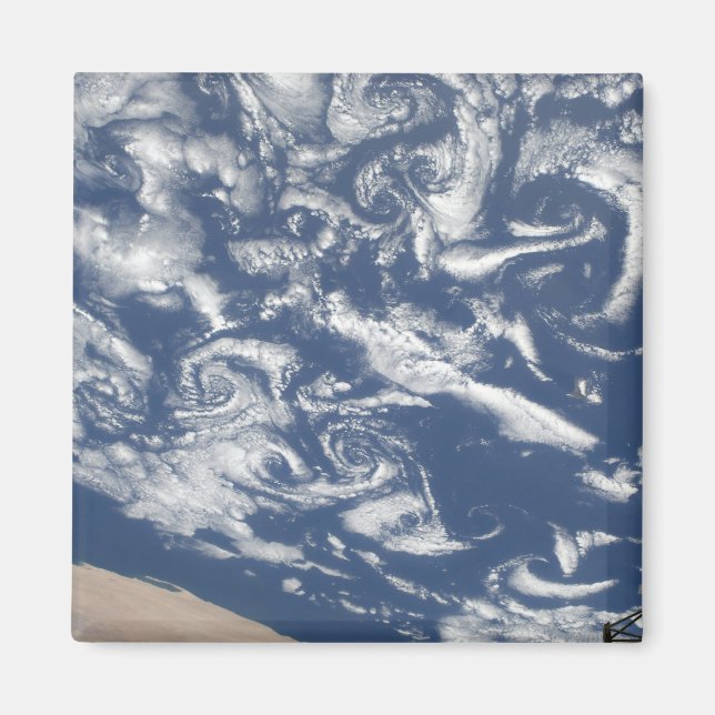 Imán Calles vórtice de la nube frente a la costa (Frente)