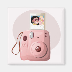 Imán Cámara Retro Rosa con Foto de Amigos Abrazados