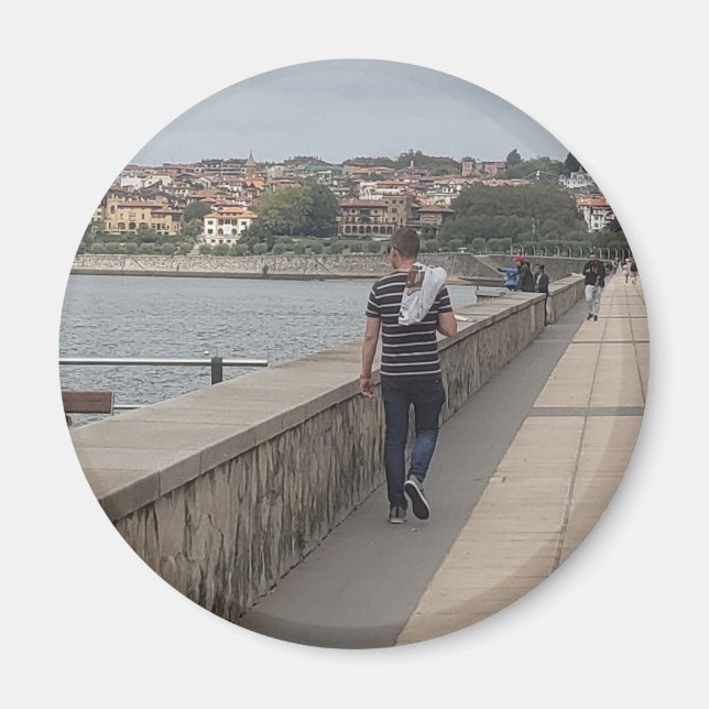 Imán Caminando Por El Puerto De Bilbao, La Nevera Españ (Frente)