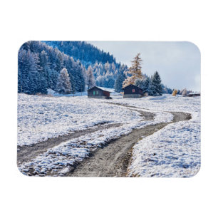 Imán Camino de tierra en la tierra de la nieve,