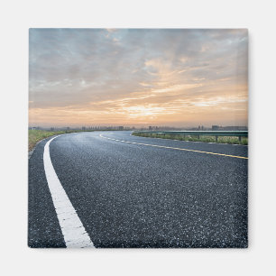 Imán Camino vacío de la pista de despeque contra el