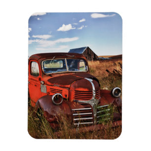 Imán Camión Dodge naranja oxidado con granja abandonada