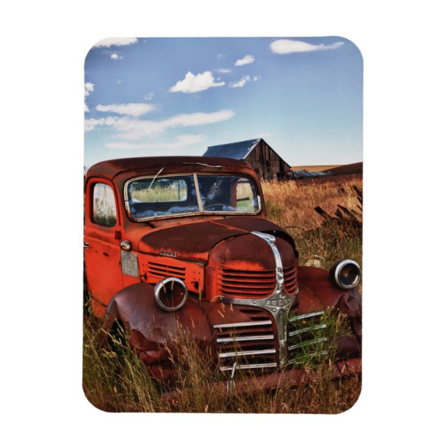 Imán Camión Dodge naranja oxidado con granja abandonada (Vertical)