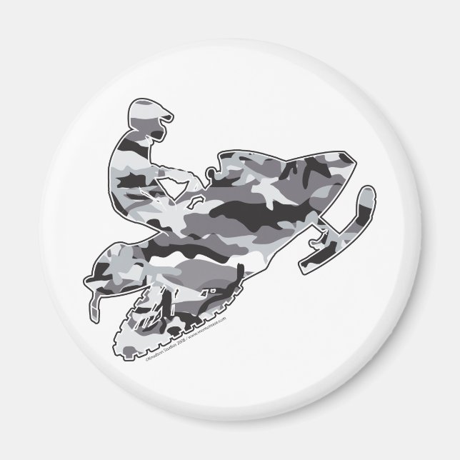 Imán Camo Gray Sled en una copia en negro (Frente)