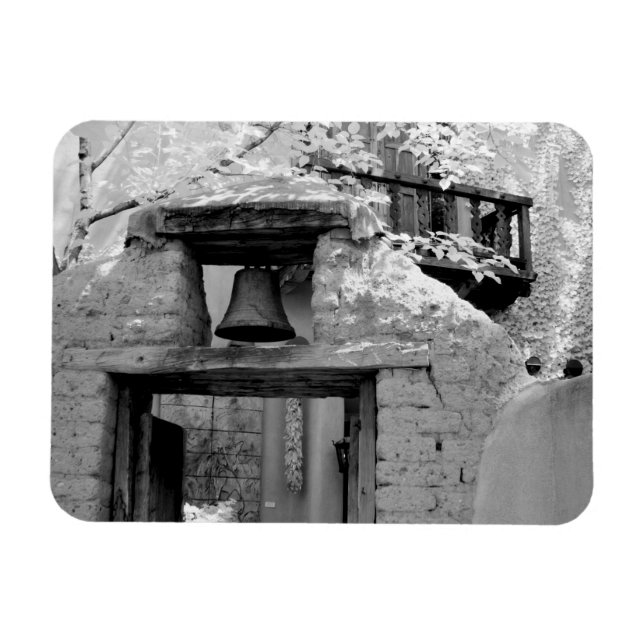 Imán Campana de adobe áspero en entrada, Santa Fe, Nuev (Horizontal)