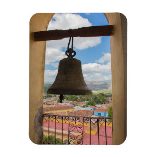 Imán Campana en una torre de iglesia, Cuba