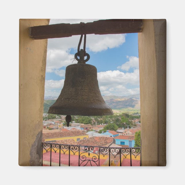 Imán Campana en una torre de iglesia, Cuba (Frente)