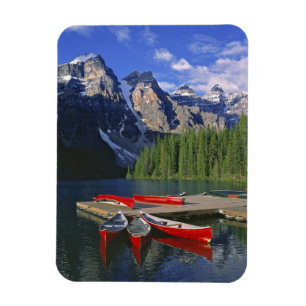 Imán Canadá, Alberta, Lago Moraine. Canoas rojas esper