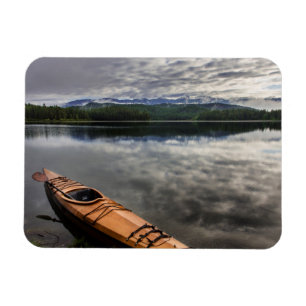 Imán Canoa de madera en la orilla del lago Beaver