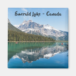 Imán Canoa en el famoso lago Esmeralda - Yoho NP, Canad