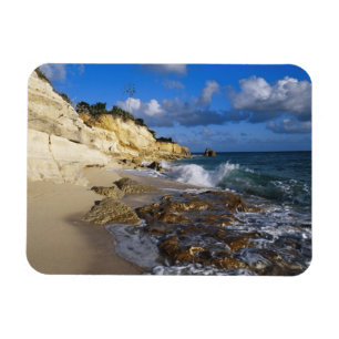 Imán Caribe, San Martín, Acantilados en la playa de Cup