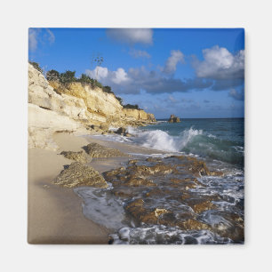 Imán Caribe, San Martín, Acantilados en la playa de Cup
