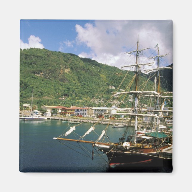 Imán Caribe, Santa Lucía, Soufriere. Barcos en (Frente)