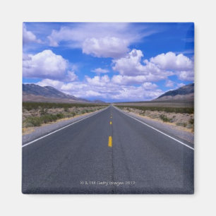 Imán Carretera a través de Death Valley, California