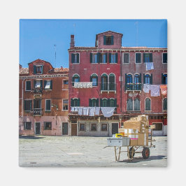 Imán Carro con cajas en Venecia