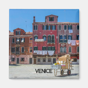 Imán Carro con cajas en Venecia