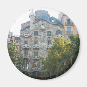 Imán Casa del estilo de Gaudi en Barcelona