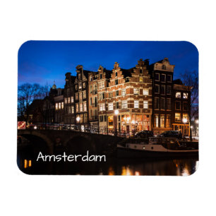 Imán Casas del canal de Amsterdam en la noche