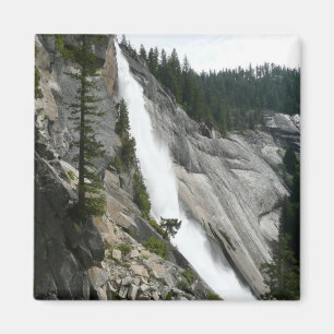 Imán Cascada Nevada en el Parque Nacional Yosemite