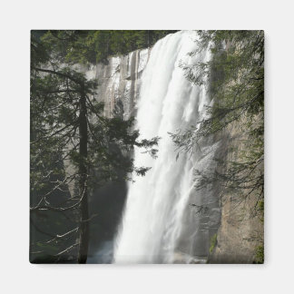 Imán Cascada Vernal III en el Parque Nacional Yosemite