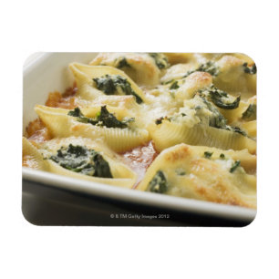 Imán Cáscaras cocidas de las pastas con el relleno de