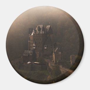 Imán Castillo Burg Eltz en la niebla matutina