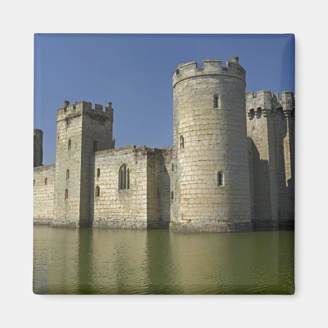 Imán Castillo de Bodiam (1385), reflejado en foso, Este (Frente)