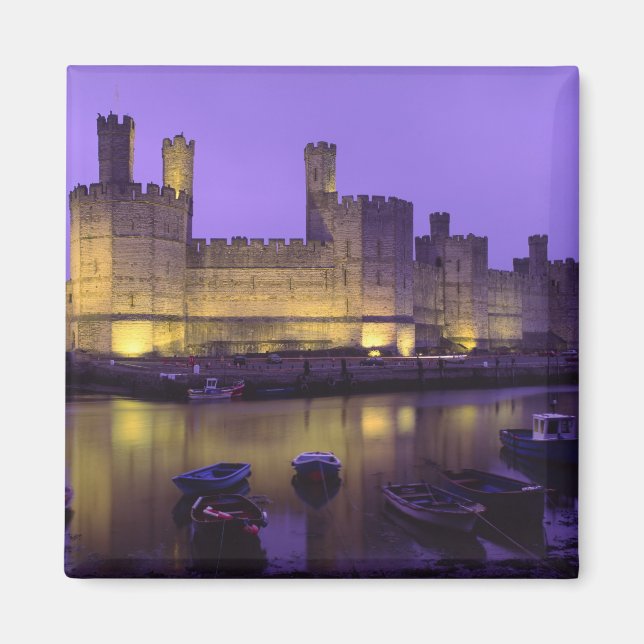 Imán Castillo de Caernarfon, de noche, Gwynedd, Gales (Frente)