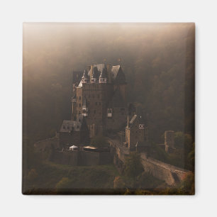 Imán Castillo de Eltz del Burg en la niebla de la
