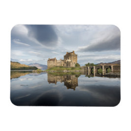 Imán Castillo Eilean Donan con reflexión en Escocia