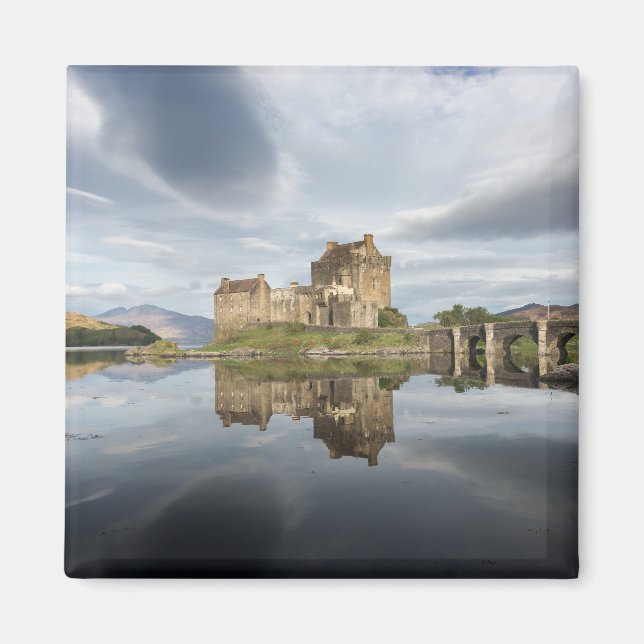 Imán Castillo Eilean Donan con reflexión en Escocia (Frente)