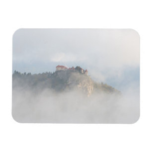 Imán Castillo sangrado rodeado por las nubes
