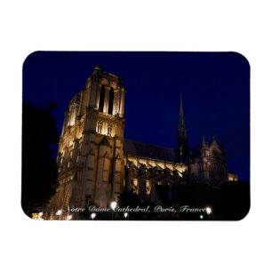 Imán Catedral de Notre Dame de noche, París, Francia