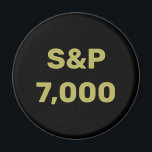 Imán Celebración del Índice de Bolsa de Nivel 7.000 de<br><div class="desc">El índice de la marca bursátil Standard and Poor 500 o S&P 500 sigue el rendimiento de 500 grandes empresas que cotizan en las bolsas de valores de los Estados Unidos. Al igual que los índices DOW o NASDAQ, este indicador es seguido de cerca por los medios de comunicación empresariales...</div>