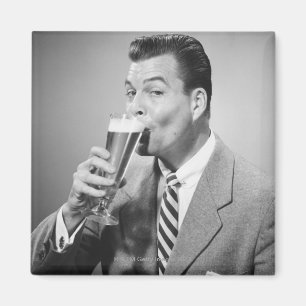 Imán Cerveza de consumición del hombre de negocios