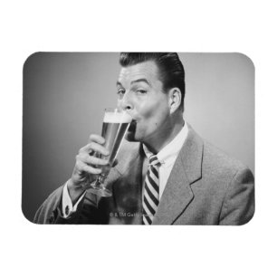 Imán Cerveza de consumición del hombre de negocios