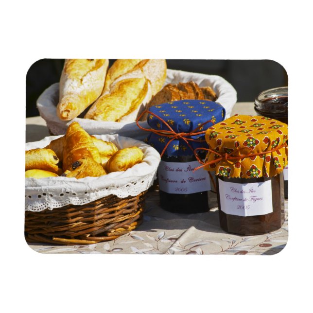 Imán Cesta con croissants y panes de chocolate. (Horizontal)