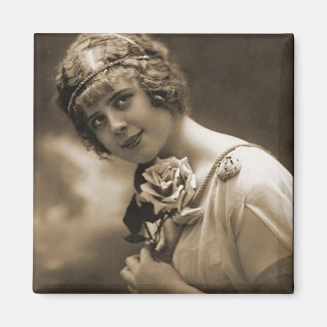 Imán chica bonito con un rosa (Frente)