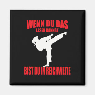 Imán Chica divertida de karate kickboxing taekwondo