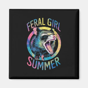 Imán Chica Feral Verano Oposum Tie Dye Mapache