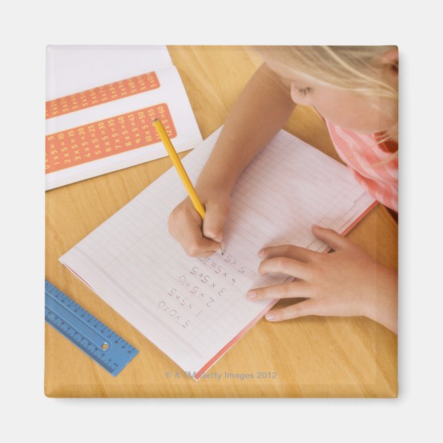 Imán Chica haciendo deberes (Frente)