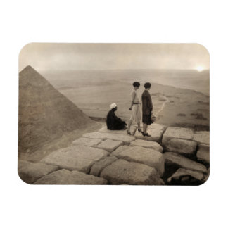 Imán Chicas de tambores salen de la pirámide Khufu, Egi