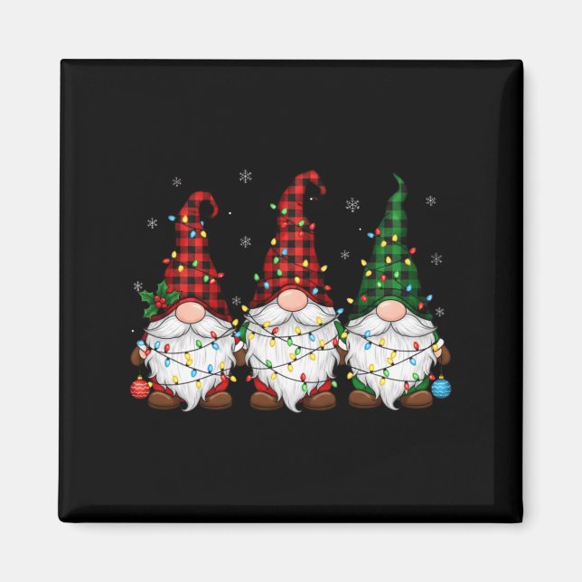 Imán Christmas Gnome Trio Buffalo Plaid Lights Cute Xma (Frente)