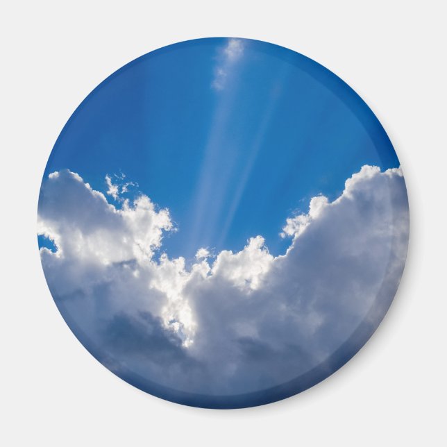 Imán Cielo azul con nubes blancas y rayo de sol. (Frente)