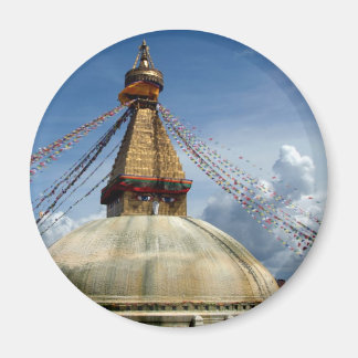 Imán Circunvalando el Stupa Boudha