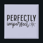 Imán Cita Inspiradora del Boho "Perfectamente imperfect<br><div class="desc">Celebra tu ser único con este imperfecto imperfecto estilo boho inspirador imperfecto. Con una tipografía moderna con letras a mano y tonos suaves y tierra, este imán le da un toque cálido y auténtico a su espacio. Ideal para cualquiera que acepte sus defectos y encuentre fuerza en la autenticidad. Colóquelo...</div>