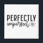 Imán Cita Inspiradora del Boho "Perfectamente imperfect<br><div class="desc">Celebra tu ser único con este imperfecto imperfecto estilo boho inspirador imperfecto. Con una tipografía moderna con letras a mano y tonos suaves y tierra, este imán le da un toque cálido y auténtico a su espacio. Ideal para cualquiera que acepte sus defectos y encuentre fuerza en la autenticidad. Colóquelo...</div>