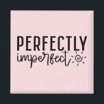 Imán Cita Inspiradora del Boho "Perfectamente imperfect<br><div class="desc">Celebra tu ser único con este imperfecto imperfecto estilo boho inspirador imperfecto. Con una tipografía moderna con letras a mano y tonos suaves y tierra, este imán le da un toque cálido y auténtico a su espacio. Ideal para cualquiera que acepte sus defectos y encuentre fuerza en la autenticidad. Colóquelo...</div>