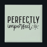Imán Cita Inspiradora del Boho "Perfectamente imperfect<br><div class="desc">Celebra tu ser único con este imperfecto imperfecto estilo boho inspirador imperfecto. Con una tipografía moderna con letras a mano y tonos suaves y tierra, este imán le da un toque cálido y auténtico a su espacio. Ideal para cualquiera que acepte sus defectos y encuentre fuerza en la autenticidad. Colóquelo...</div>